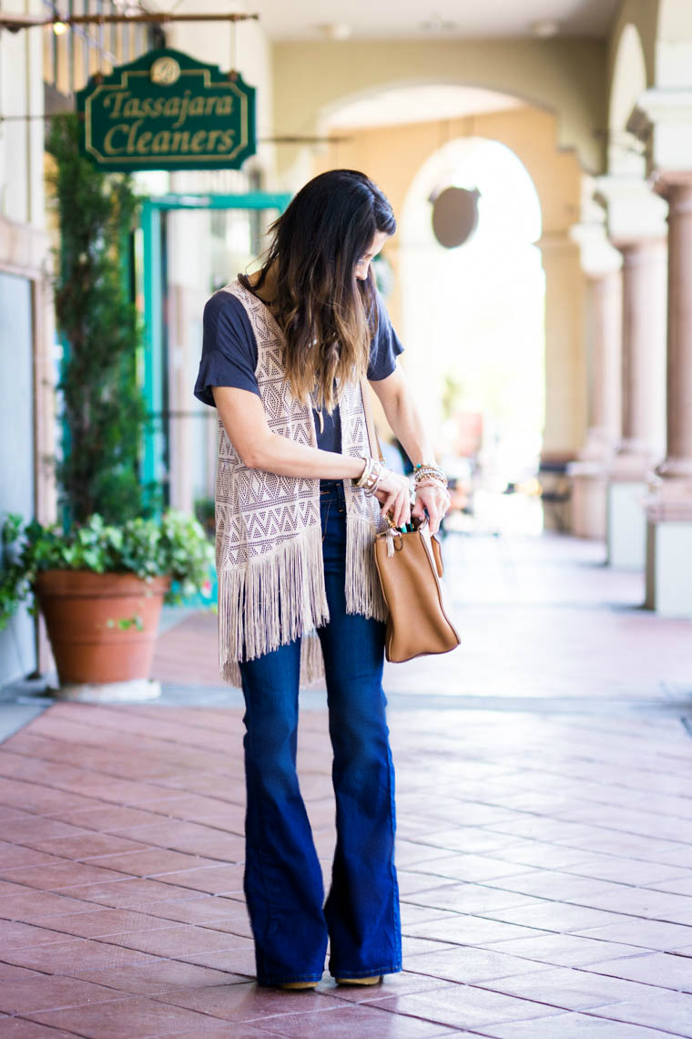 Flare jeans, fringe & grey top