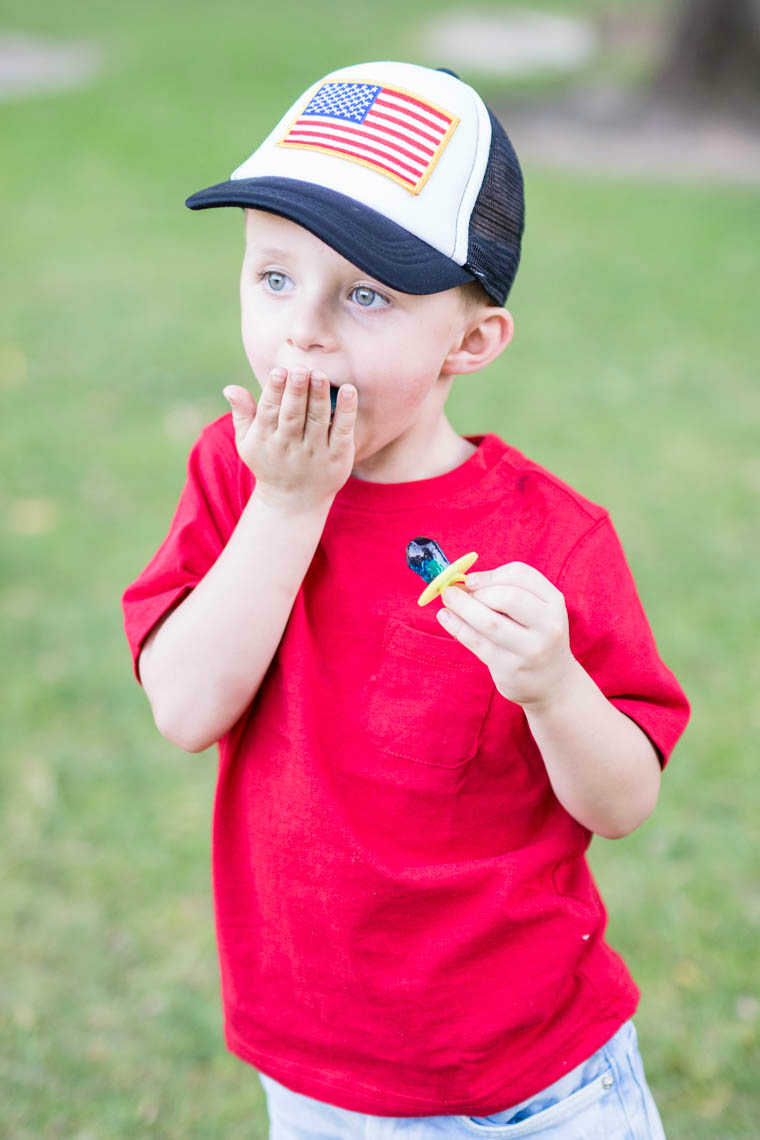 Flag hat + red tee