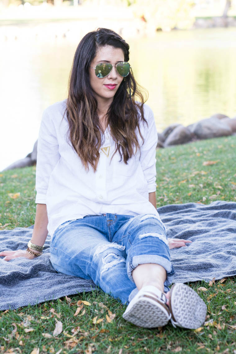 ray-bans, distressed denim, boyfriend top