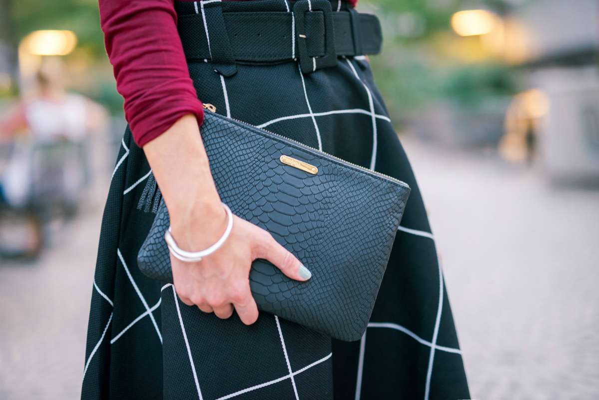 The Girl in the Yellow Dress, Black Clutch