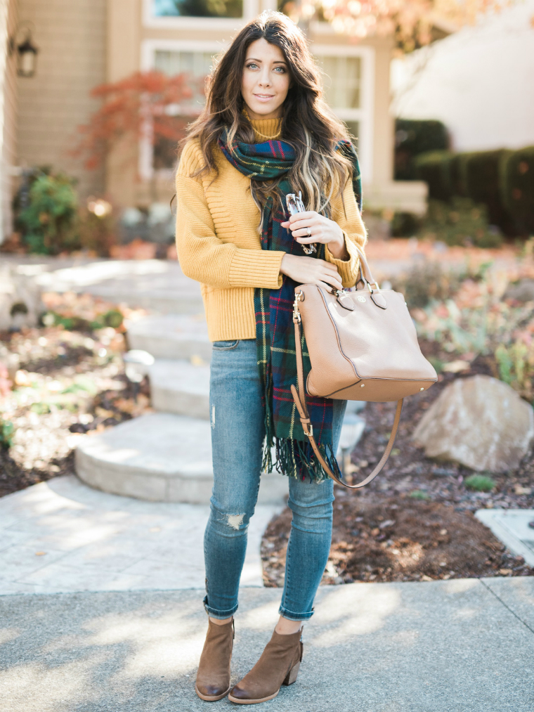 scarf and yellow sweater (7)