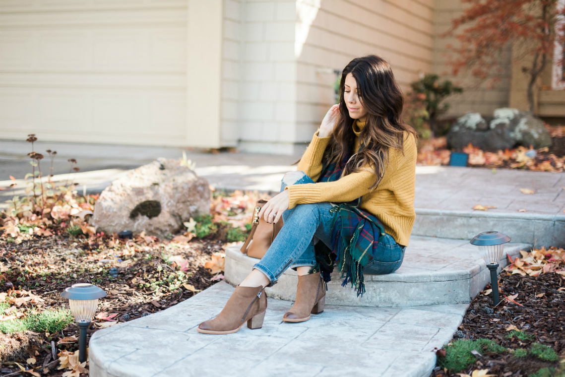 scarf and yellow sweater (9)