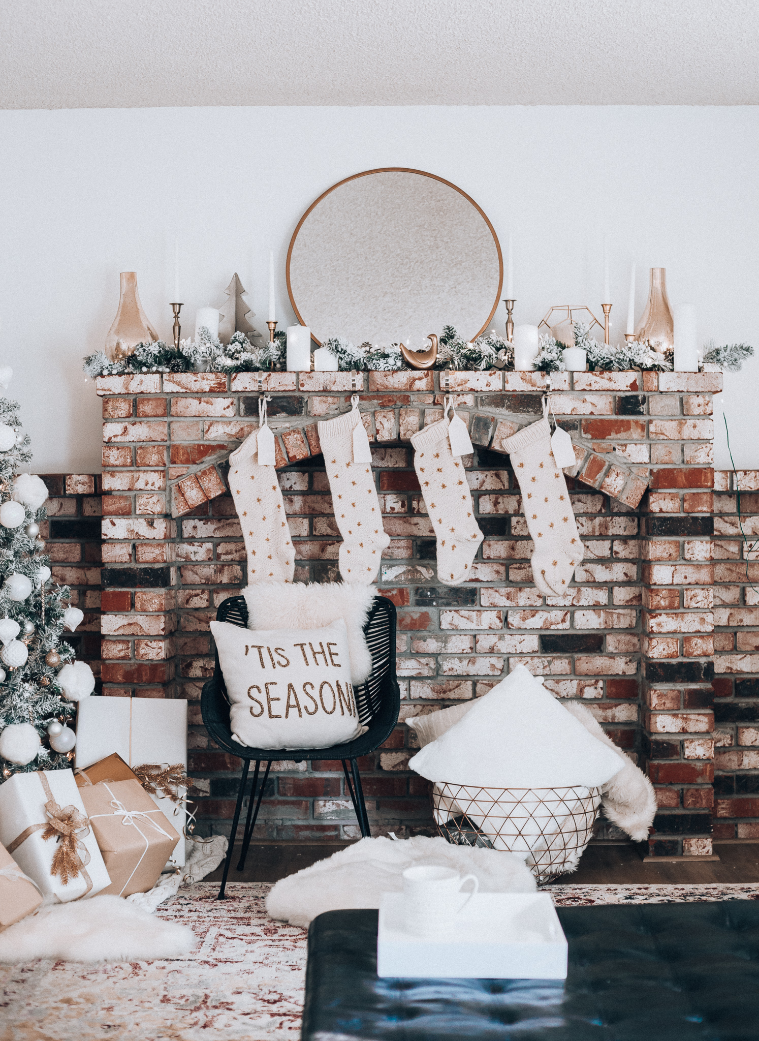 Magical White Christmas Decorations featured by top SAn Francisco lifestyle blog, The Girl in the Yellow Dress