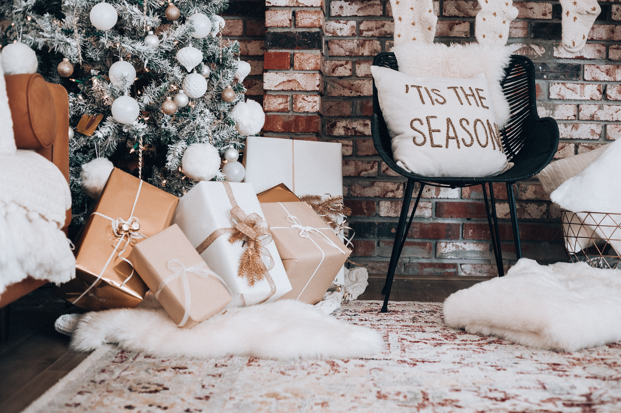 Magical White Christmas Decorations featured by top SAn Francisco lifestyle blog, The Girl in the Yellow Dress