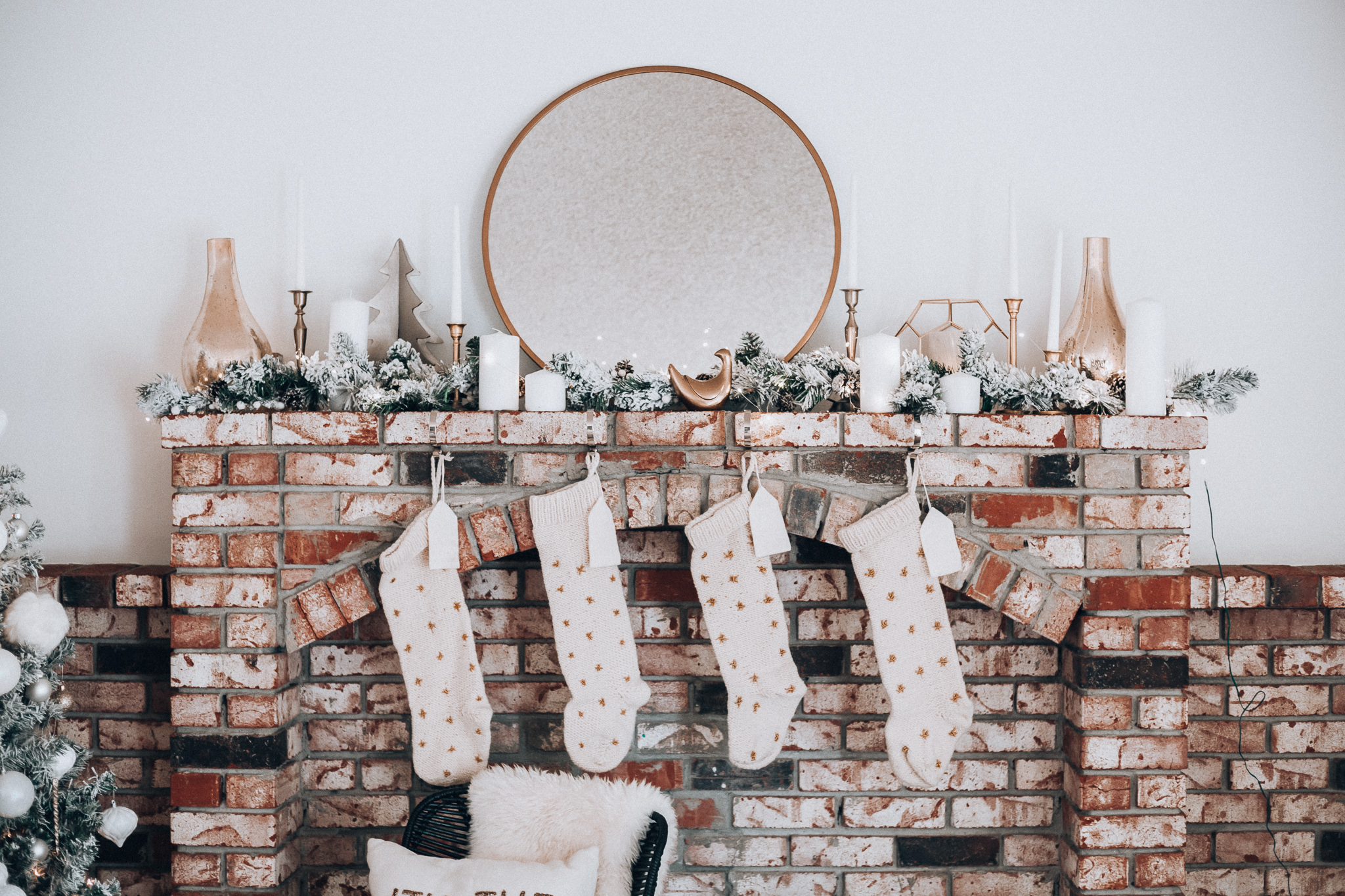 Magical White Christmas Decorations featured by top SAn Francisco lifestyle blog, The Girl in the Yellow Dress