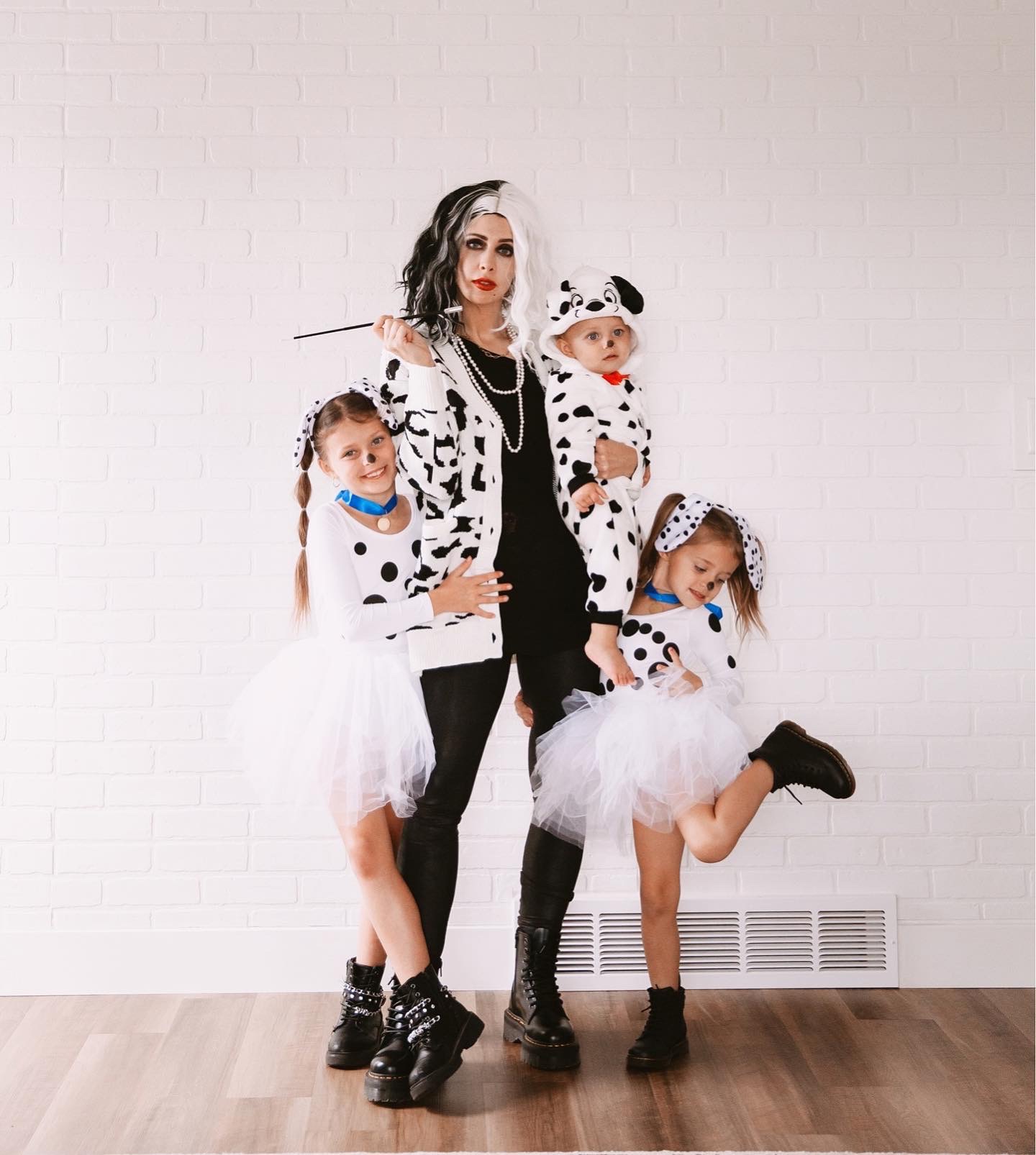 halloween costumes for the whole family. www.thegirlintheyellowdress.com