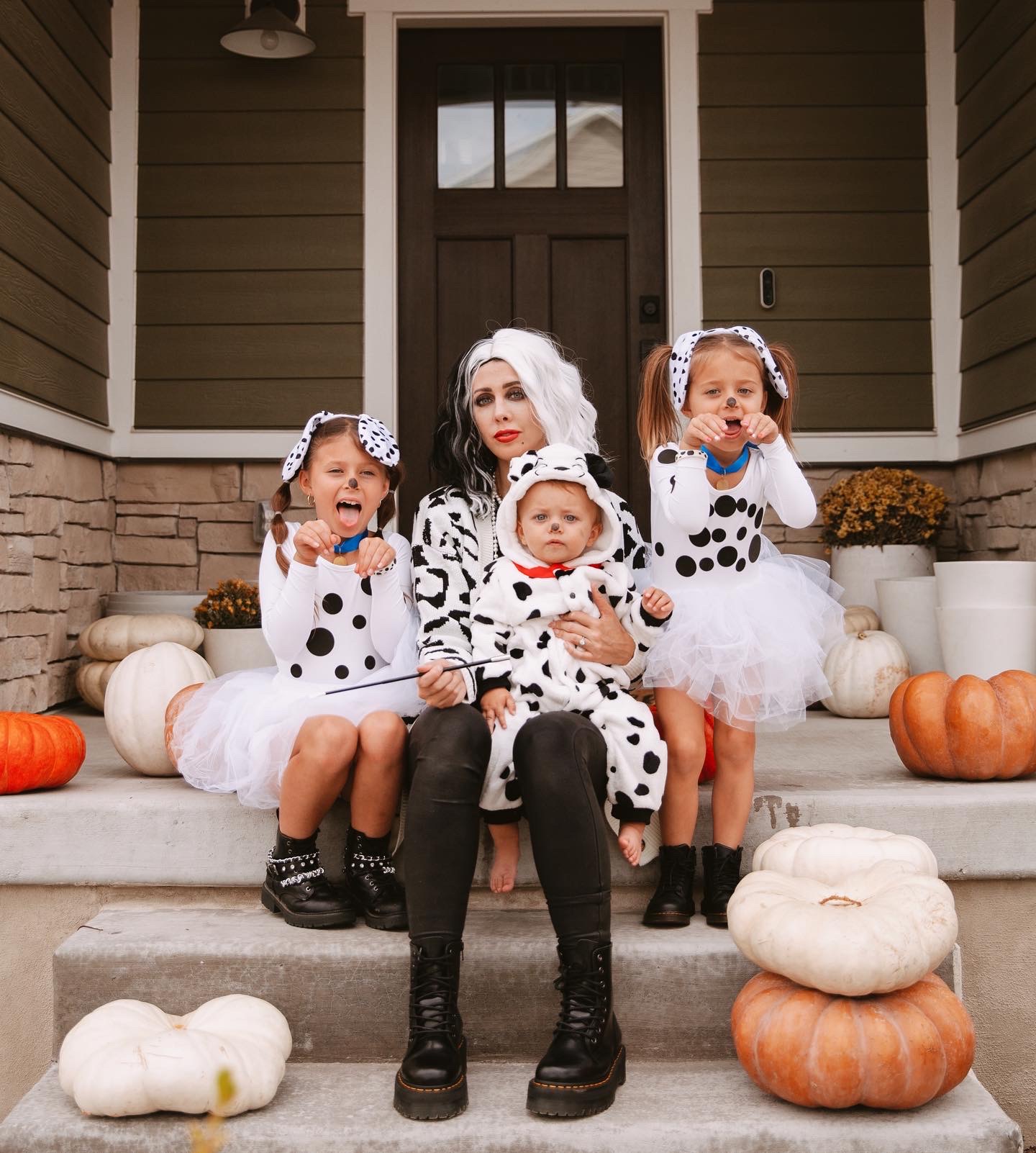 family coordinating halloween costumes. www.thegirlintheyellowdress.com